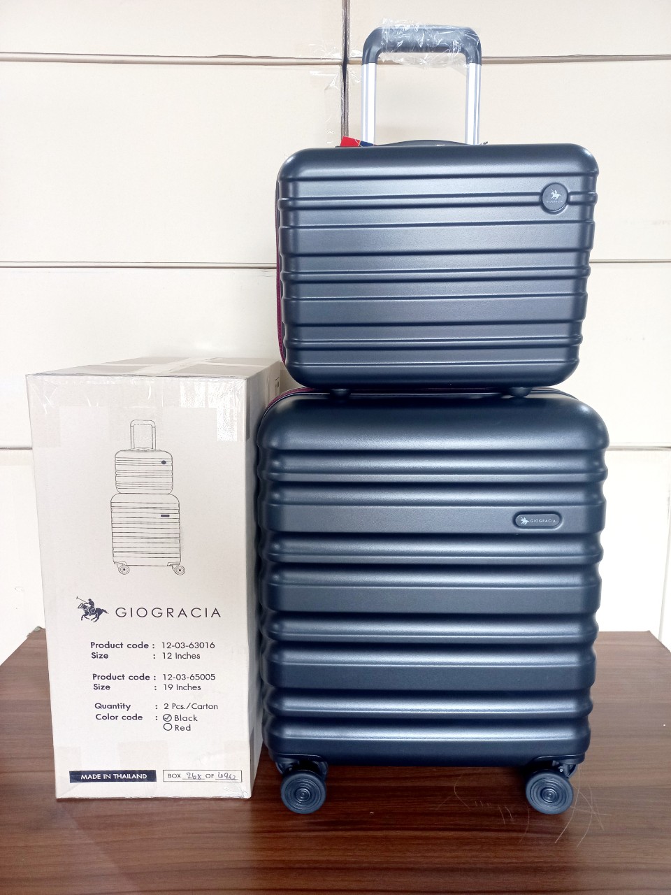 Set Vali Thái Lan - Giogracia (Black- đen) size: 12inch (33x18.5x25cm)  & 19inch (41x23x45cm), Mã số: 63016+65005BLACK