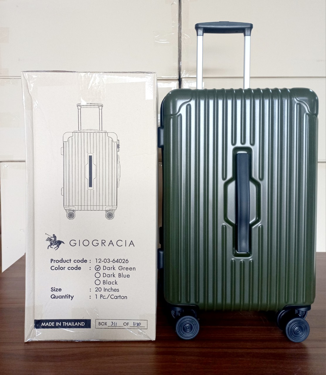 Vali Thái Lan -  nhãn hiệu Giogracia (Dark Green - xanh rêu) size: 20inch (35x27.5x50cm), Mã số: 64026-20DARKGREEN