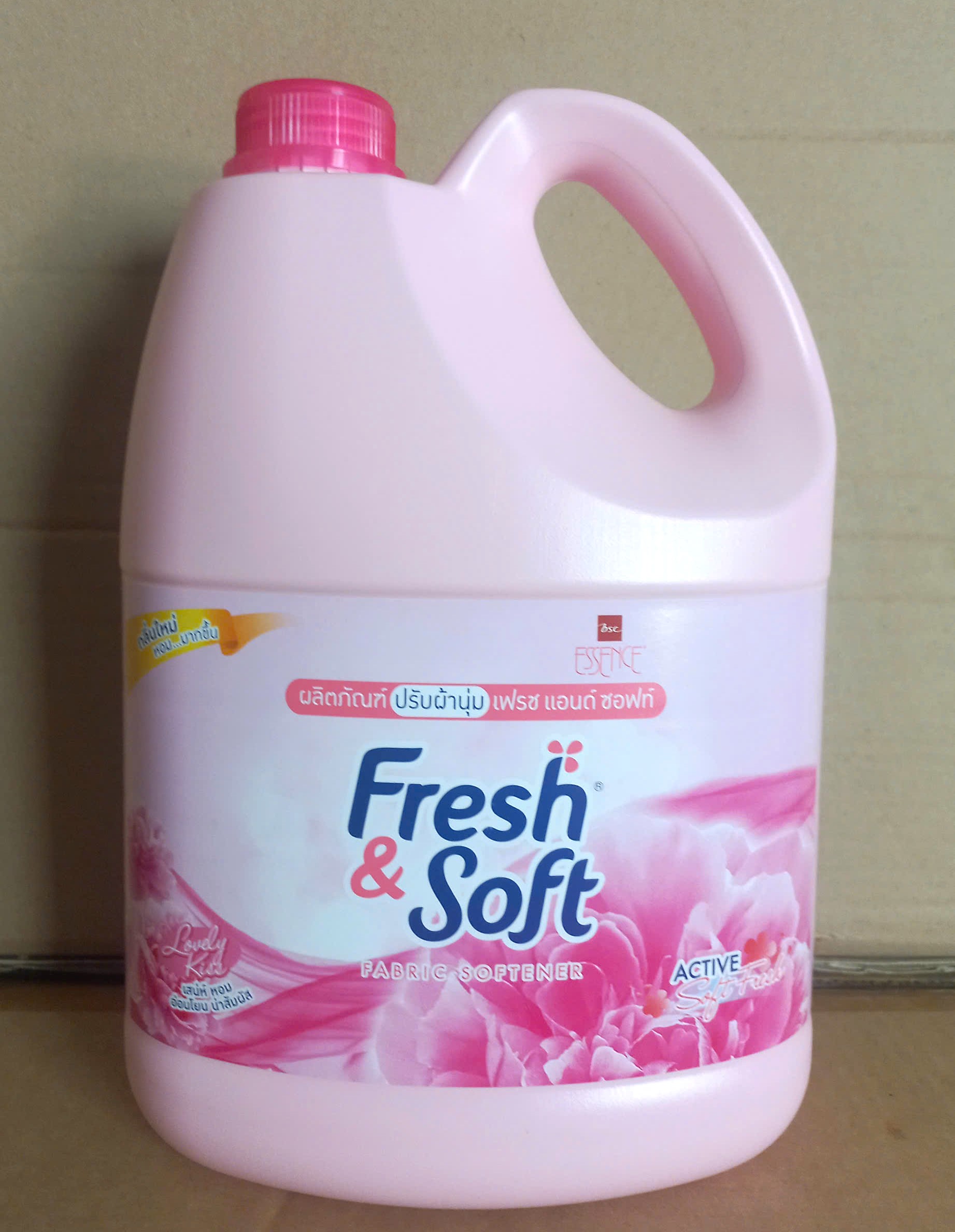 Nước xã mềm vải Fresh & Soft 3600ml (Lovely Kiss - hồng)