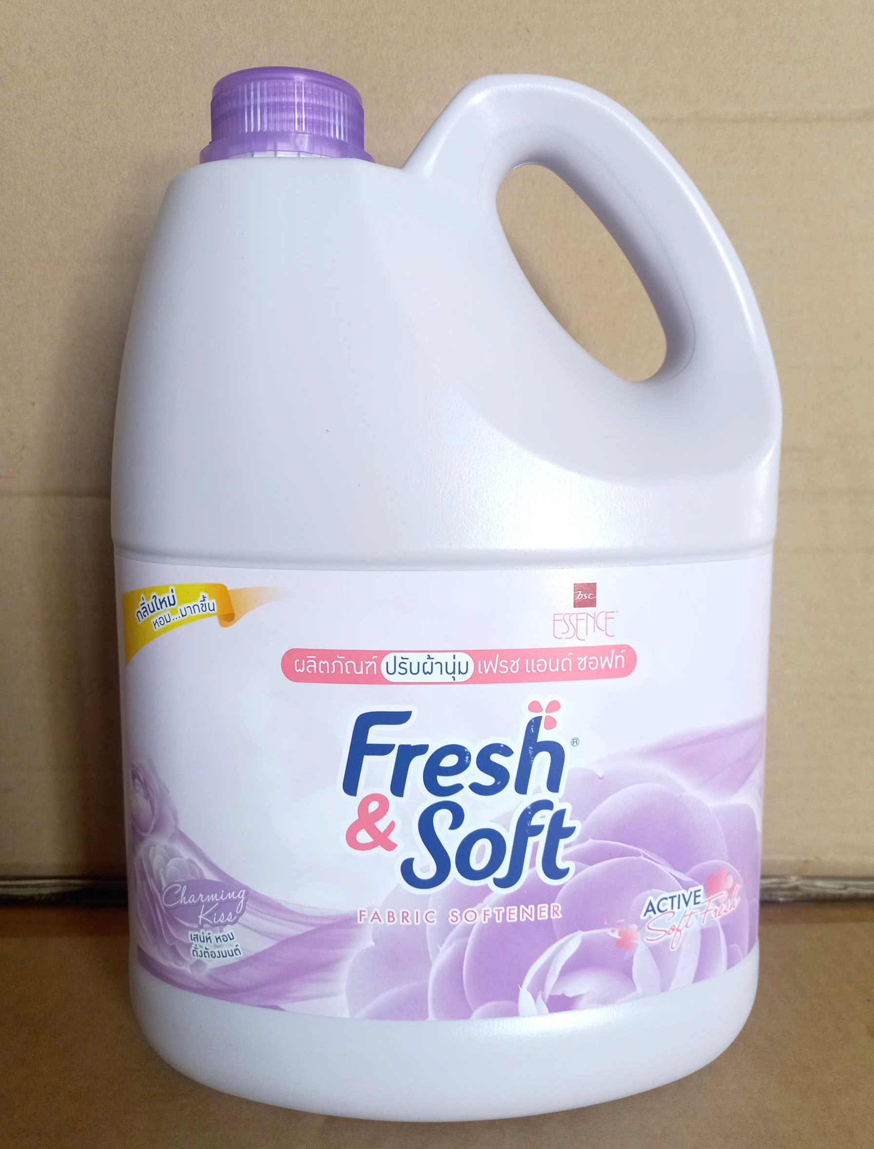 Nước xã mềm vải Fresh & Soft 3600ml (Charming Kiss - tím)