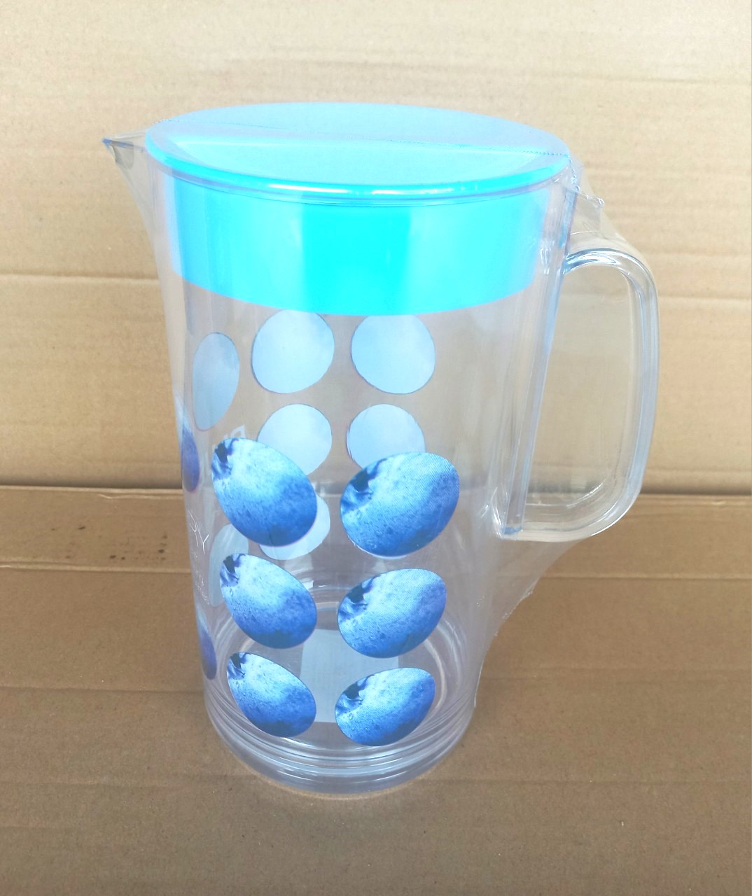 Ca đựng nước nhựa trong chấm bi 1,85 lít (12x22cm), Mã số: PN411I(M)