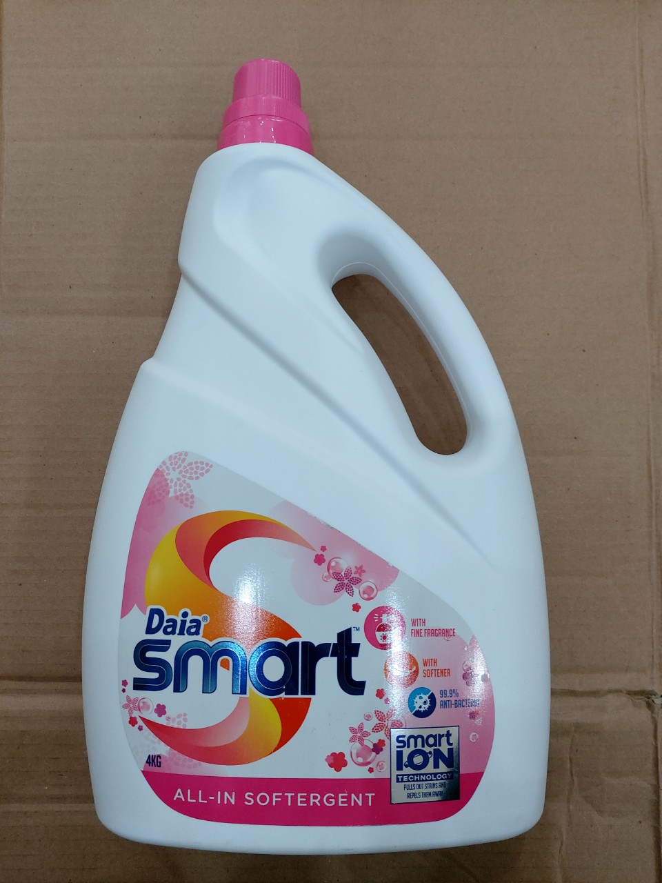 Nước giặt hiệu Daia Smart 4kg (Soft - hồng) - làm mềm vải